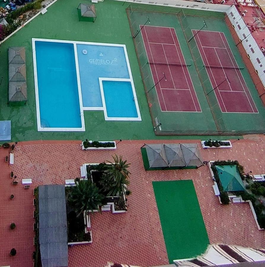 Benidorm Gemelos II One, Impresionante Vista Bagian luar foto