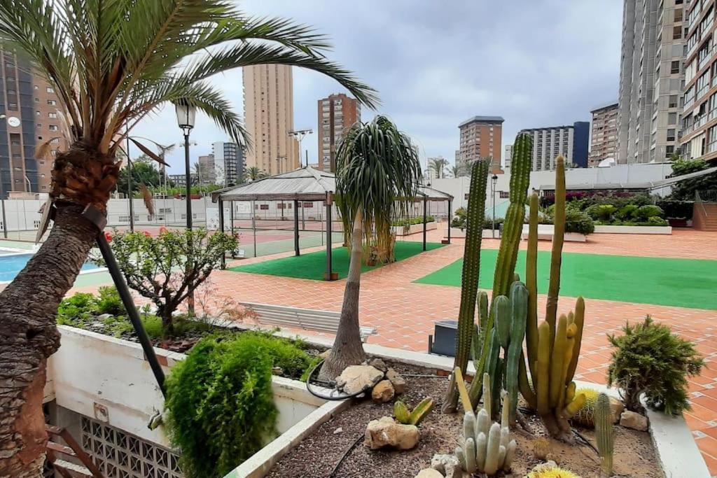 Benidorm Gemelos II One, Impresionante Vista Bagian luar foto